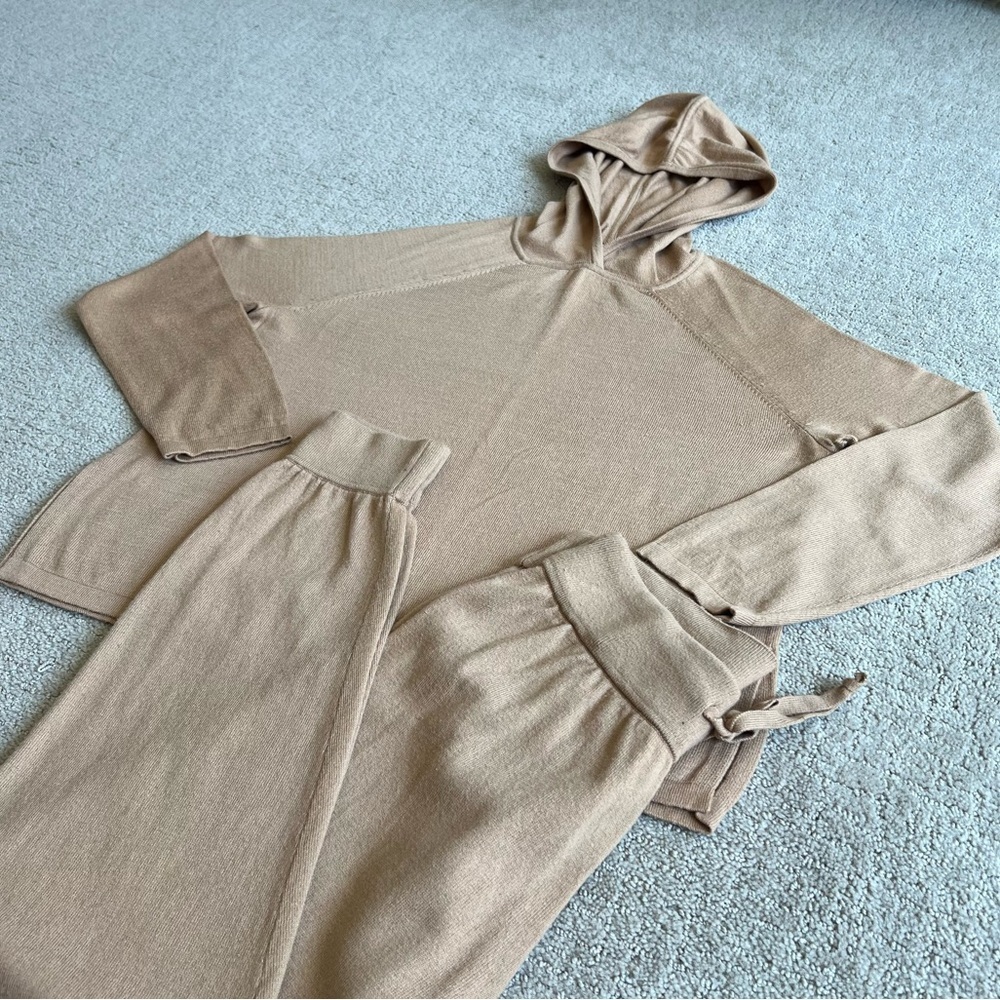 Banana Republic Women’s Hoodie & Joggers Matching Sweatsuit Set - Picture 3 of 8